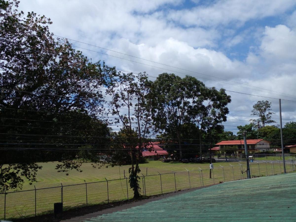 La Pension Backpackers La Fortuna Екстер'єр фото