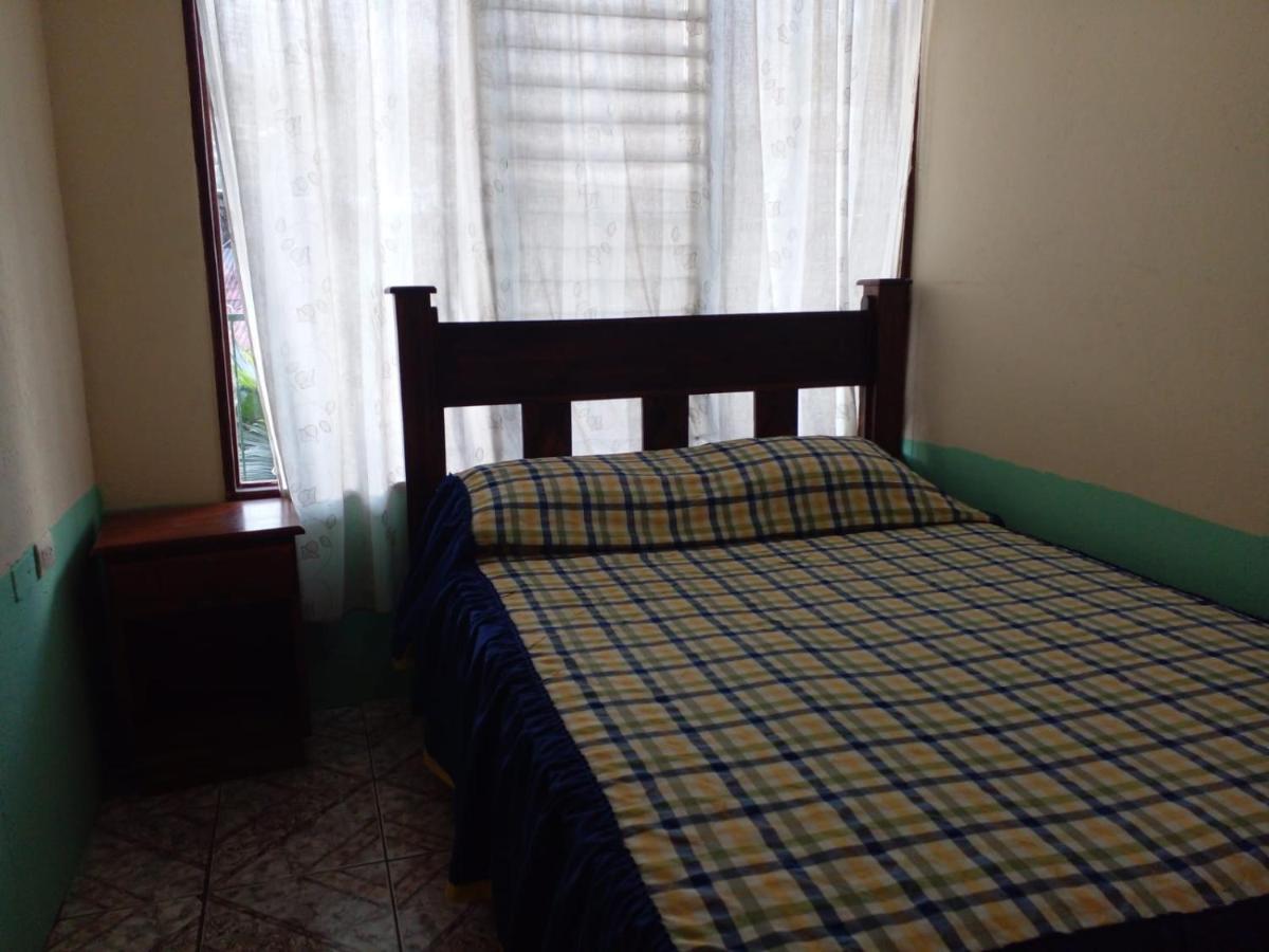 La Pension Backpackers La Fortuna Екстер'єр фото